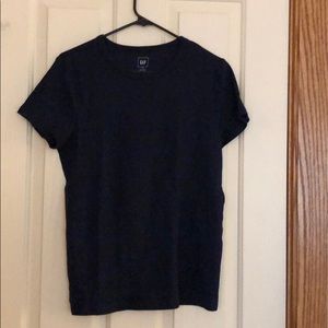 Classic and basic navy t shirt crewneck Gap